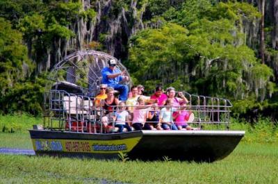 60 Minute Airboat Ride with Gator Park Admission